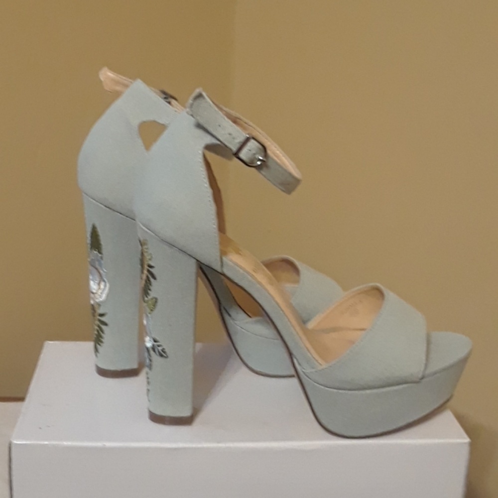 DESIGN BY JACOBEE - PLATFORM HEELS